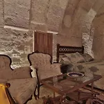 Shoestring Cave House Hotel 2*