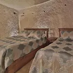 Hotel Shoestring Cave House