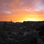 Shoestring Cave House Hotel 2*