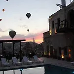 Shoestring Cave House Hotel 2*