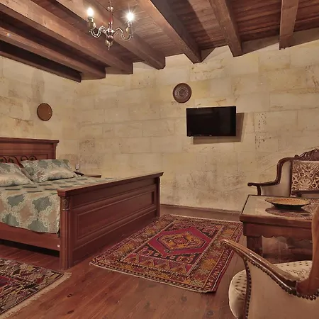 מלון Shoestring Cave House 2*