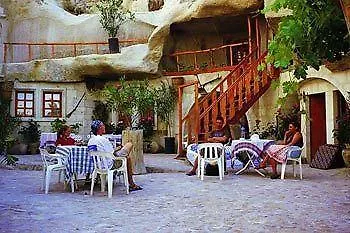 מלון Shoestring Cave House 2*