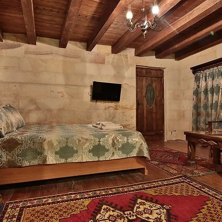 Shoestring Cave House Hotel 2*