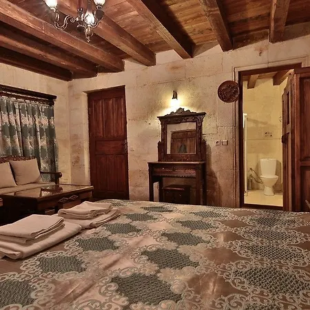 מלון Shoestring Cave House