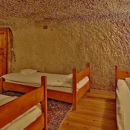 מלון Shoestring Cave House 2*