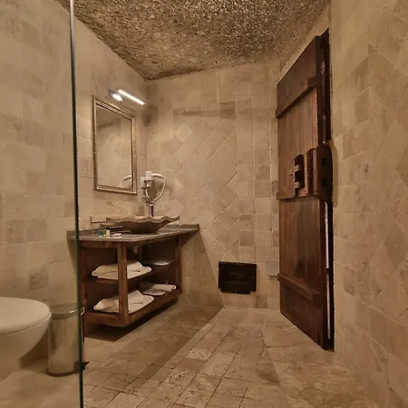 Shoestring Cave House