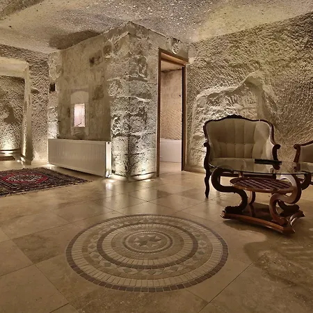 Shoestring Cave House Hotel