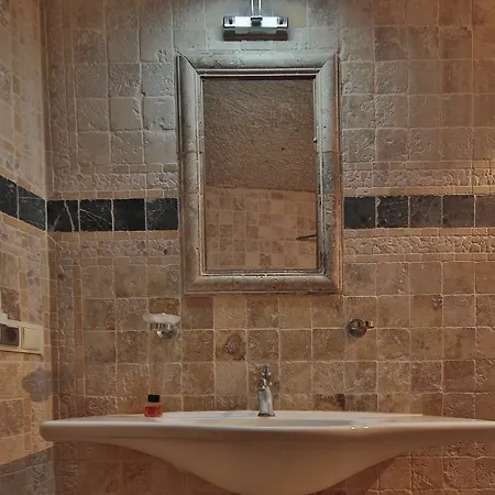 Shoestring Cave House