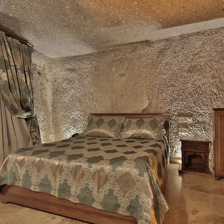 Shoestring Cave House 2*