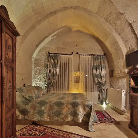 Shoestring Cave House Hotel