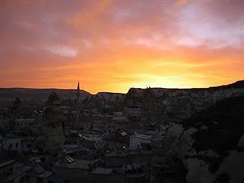 Shoestring Cave House Hotel 2*