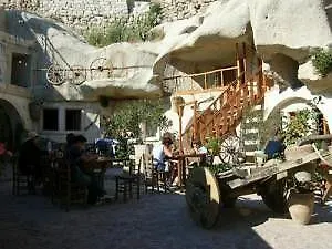 Shoestring Cave House Hotel