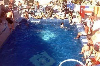 Hotel Shoestring Cave House