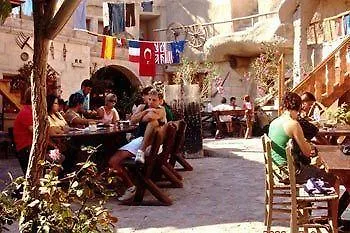 Shoestring Cave House Hotel