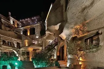 Shoestring Cave House