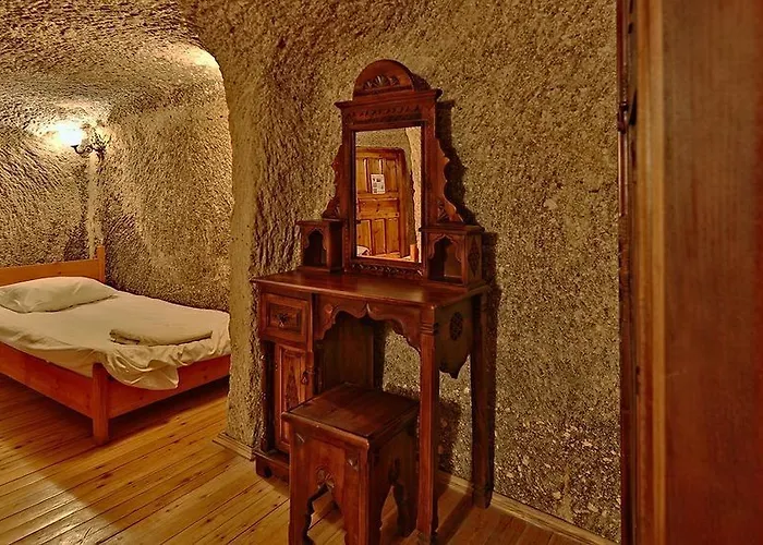 Shoestring Cave House Hotel 2*