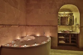 Shoestring Cave House Hotel