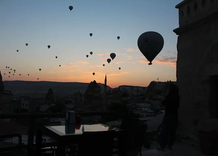 Shoestring Cave House Hotel 2*