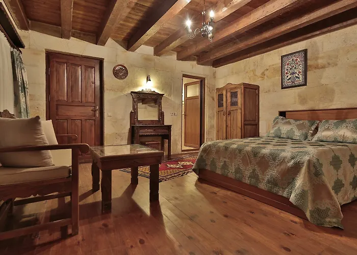 Shoestring Cave House Hotel