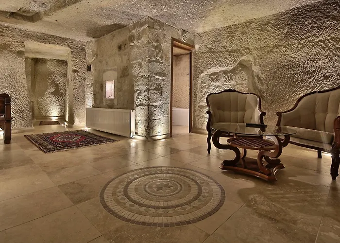 Shoestring Cave House Hotel