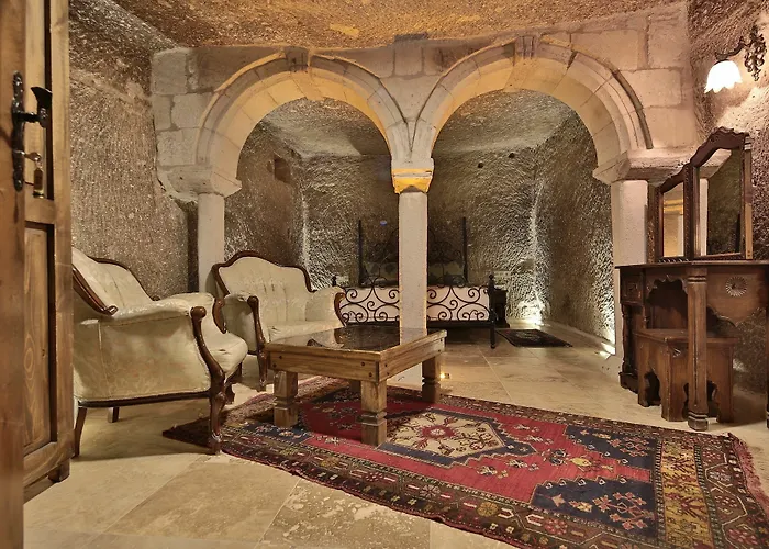 Shoestring Cave House