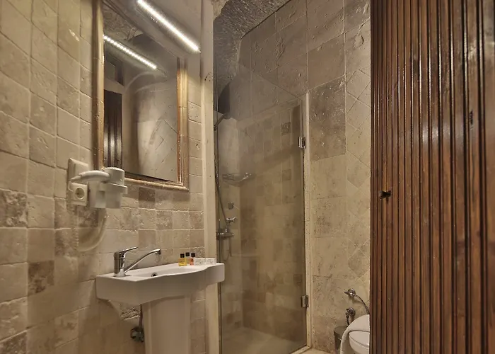 Hotel Shoestring Cave House