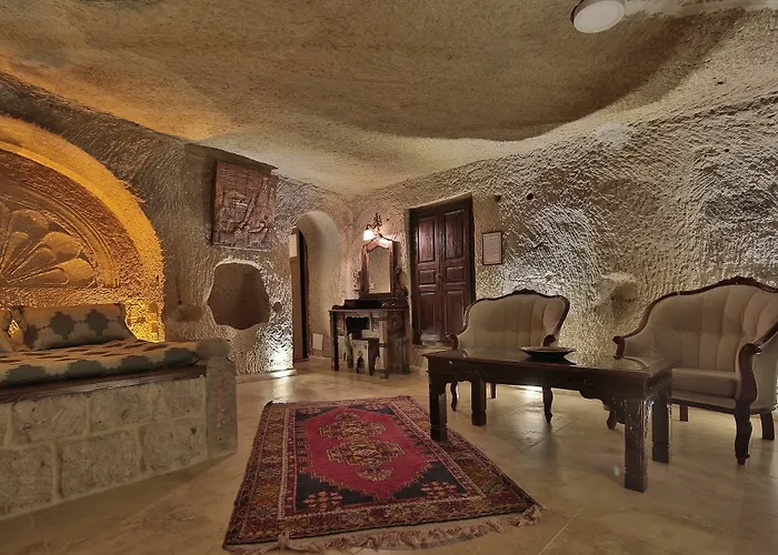 Shoestring Cave House