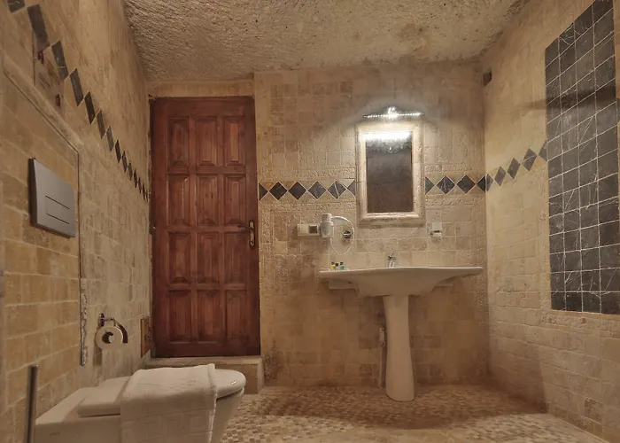 Shoestring Cave House 2*